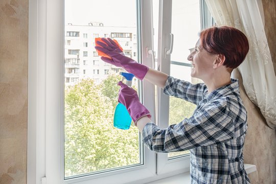 Langai kaip krištolas: paprasta gudrybė, po kurios stiklas lieka nepriekaištingai skaidrus