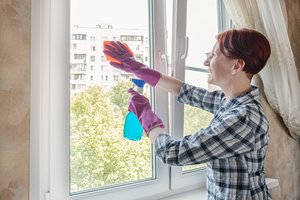 Langai kaip krištolas: paprasta gudrybė, po kurios stiklas lieka nepriekaištingai skaidrus