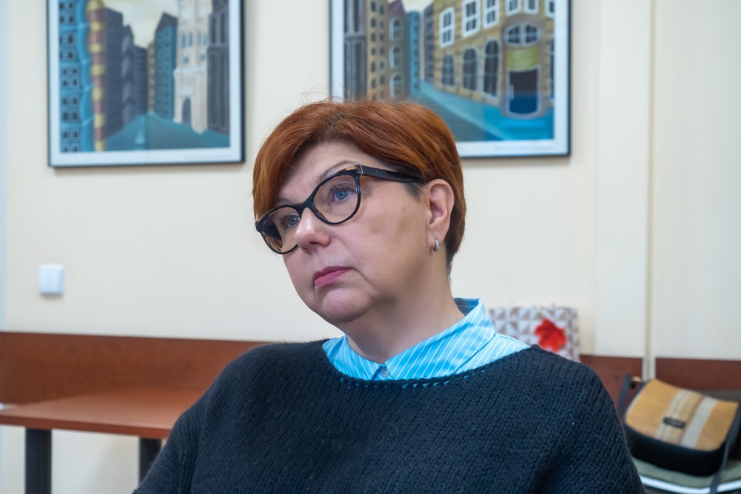 L. Vyšniauskaitė spaudžia aliejus.<br>V.Ščiavinsko nuotr.