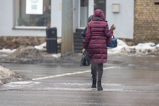 Po nakties Lietuvoje – pokyčiai: grįžta krituliai ir plikledis