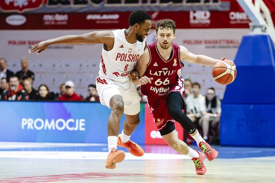 Latviai – ant bedugnės krašto: natūralizuoto žaidėjo nesustabdę pralaimėjo dar kartą