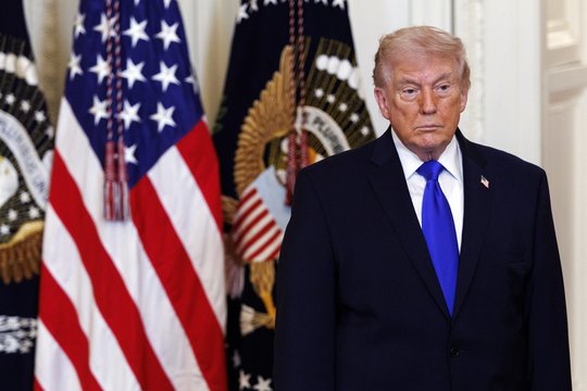 D. Trumpas sustoti nežada: įvardijo, iki kada tęs karines operacijas Irane 