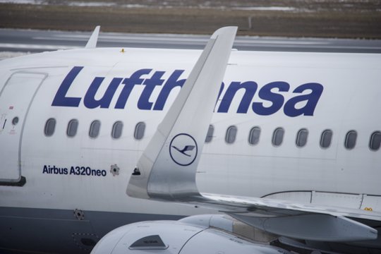 Įsiplieskus karui Irane – skubi oro linijų „Lufthansa“ žinutė keleiviams