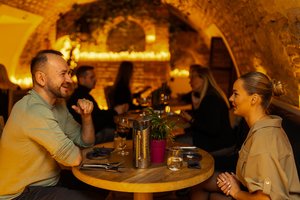 Naujas pasimatymų standartas Vilniuje: vakarienė tūkstančio žvakių šviesoje „Candlelit Dinner“