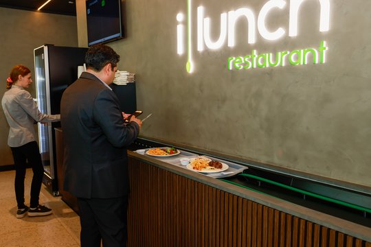 Neseniai Dubajuje atsidariusio lietuviško restorano vadovas – apie situaciją šalyje: „Kolektyvas išgyvena sukrėtimą“