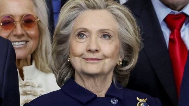 Duodama parodymus apie J. Epsteiną H. Clinton įtūžo: trenkė per stalą ir grasino pasitraukti