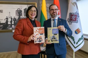 LKA išleido 11–12 klasėms skirtą vadovėlį apie nacionalinį saugumą ir krašto gynybą