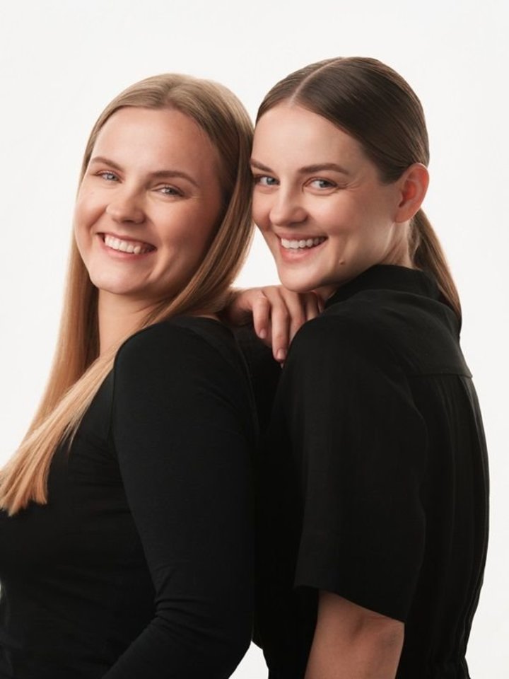  „Moon/Cosmetics“ įkūrėjos Kotryna Griauzdaitė-Liberė (kairėje) ir Justina Gružauskaitė.