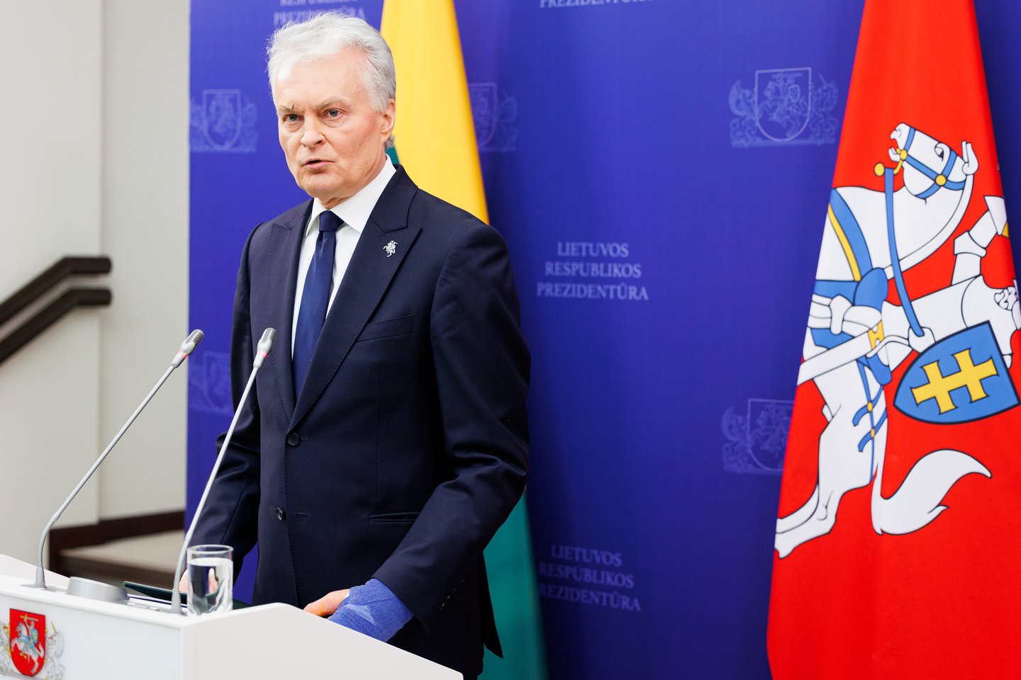 G.Nausėda pirmą kartą pasirodė po patirtos traumos.<br>T.Bauro nuotr.