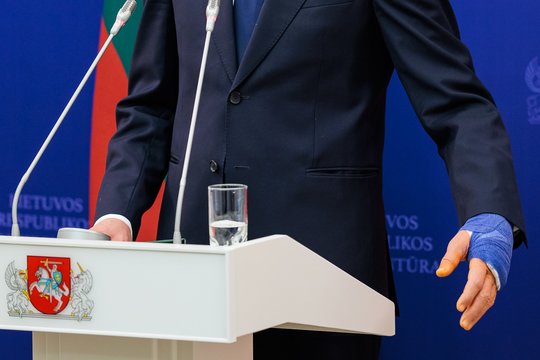 Pirmą kartą po patirtos traumos viešai pasirodė prezidentas Gitanas Nausėda