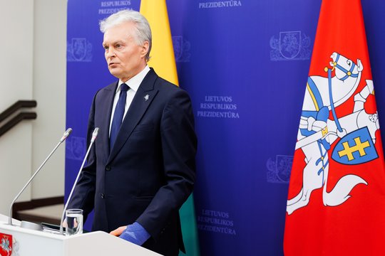 G. Nausėda apie savo tvorą: prakeikiu dieną, kai statybininkai statė tvorą, o aš su liniuote nevaikščiojau paskui juos