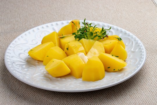 Turite senų bulvių? Išvirkite jas pagal šį metodą – bus delikatesas