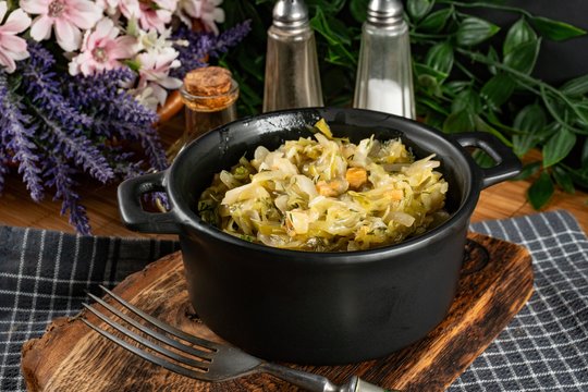 Kopūstų troškinys su netikėtu ingredientu: „Skamba neįprastai, bet iš tiesų yra labai gardu“