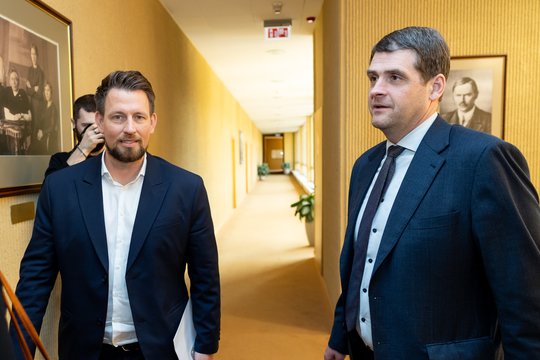 Tyrimas: prieš rinkimus „Nemuno aušrą“ finansavo grynaisiais pinigais papildytos aukos