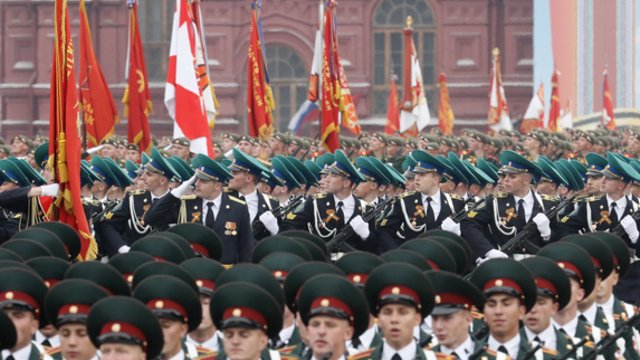 Kremliui pavaldžios institucijos pripažino – Rusijos ekonomika yra ant kritinės ribos