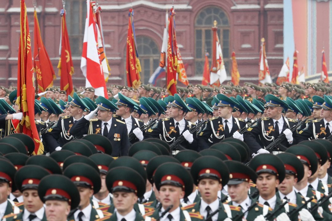 Kremliui pavaldžios institucijos pripažino – Rusijos ekonomika yra ant kritinės ribos