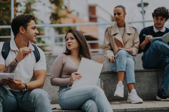 Siūloma dvigubai sumažinti užsienio studentų darbo valandas