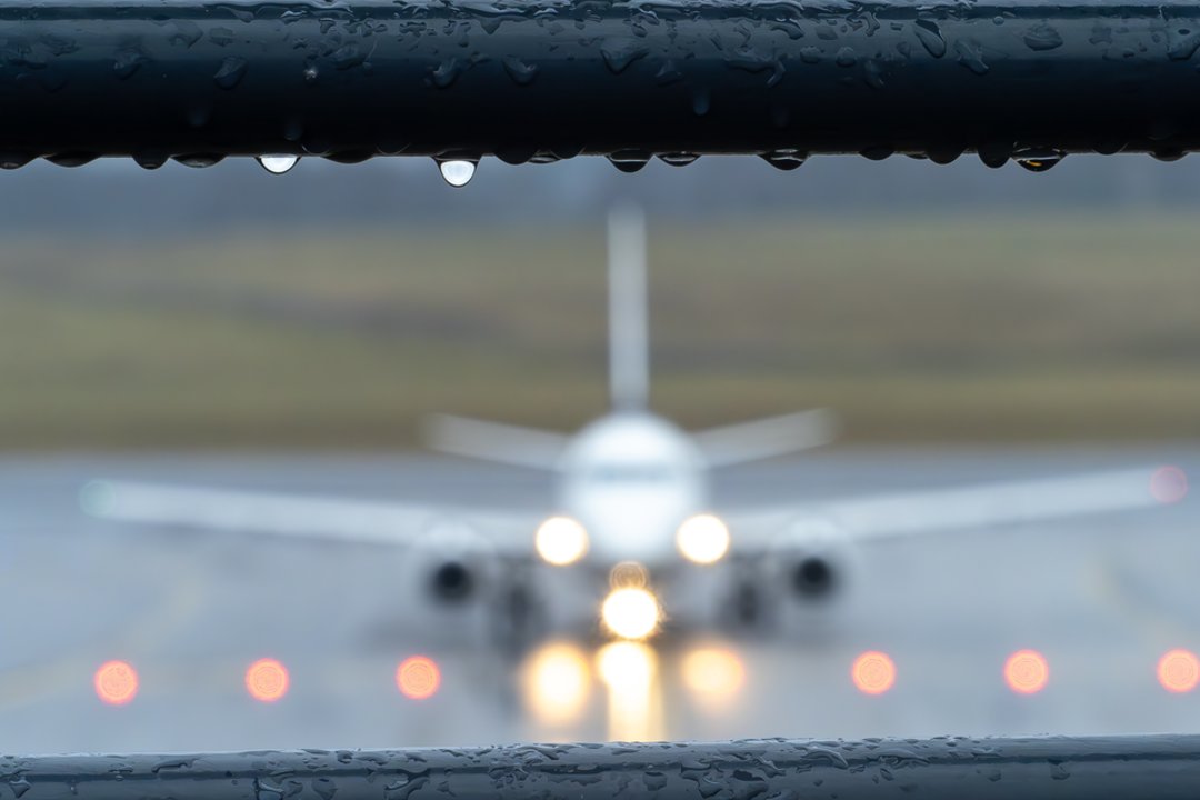 Lėktuvas su Dubajuje įstrigusiais lietuviais – jau pakeliui namo