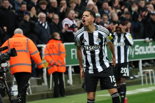 „Raudonųjų velnių“ tragedija Niukasle – pralaimėjo net žaisdami daugumoje