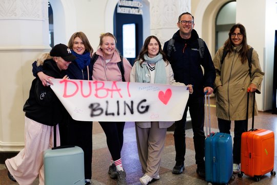 Į Lietuvą sugrįžo dalis Dubajuje įstrigusių lietuvių: žeria priekaištus Vyriausybei ir kelionių agentūroms