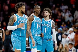 „Hornets“ svečiuose sudaužė „Celtics“