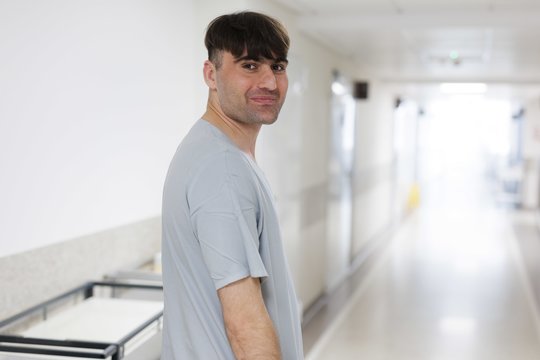 22-ejų Abdul vilniečiai sutinka ligoninėje: „Noriu padėti Lietuvos žmonėms“