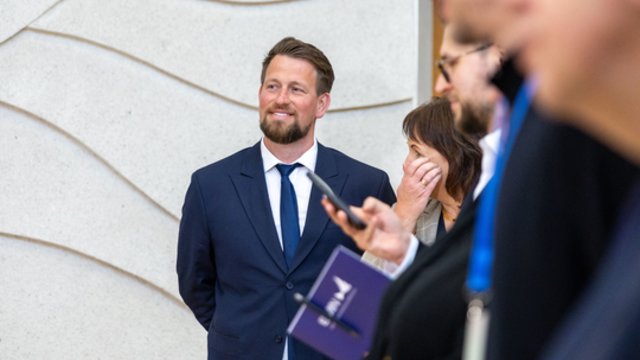 Didžiuliai kiekiai grynųjų ir įtartini paaiškinimai: B. Davidonytė – apie R. Puchovičiaus aplinką ir tyrimo detales