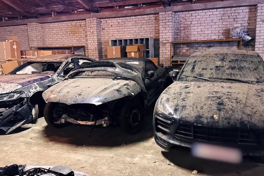 Pareigūnai demaskavo automobilių vagių tinklą: iš pasisavintų detalių ilgapirščiai net surinko „Porsche“