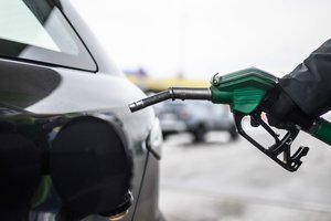 Aiškėja, kiek Lietuvoje augo degalų kainos: to nebuvo jau trejus metus