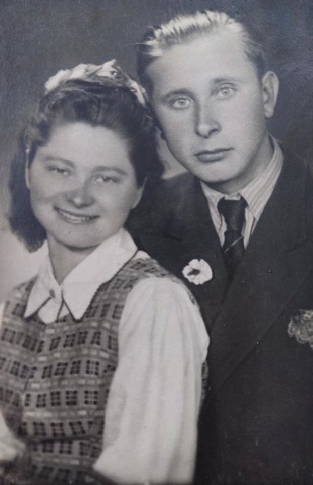 Albina su vyru Vytautu savo tuoktuvių dieną.<br>Asmeninio archyvo nuotr.