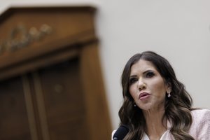 D. Trumpas atleido vidaus saugumo sekretorę K. Noem: „Ji mums gerai tarnavo“