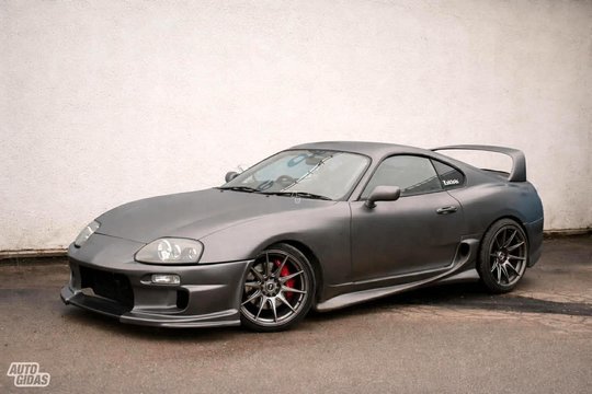 Atvykusi tiesiai iš gimtosios Tekančios saulės šalies – kultinė „Toyota Supra Turbo A80“
