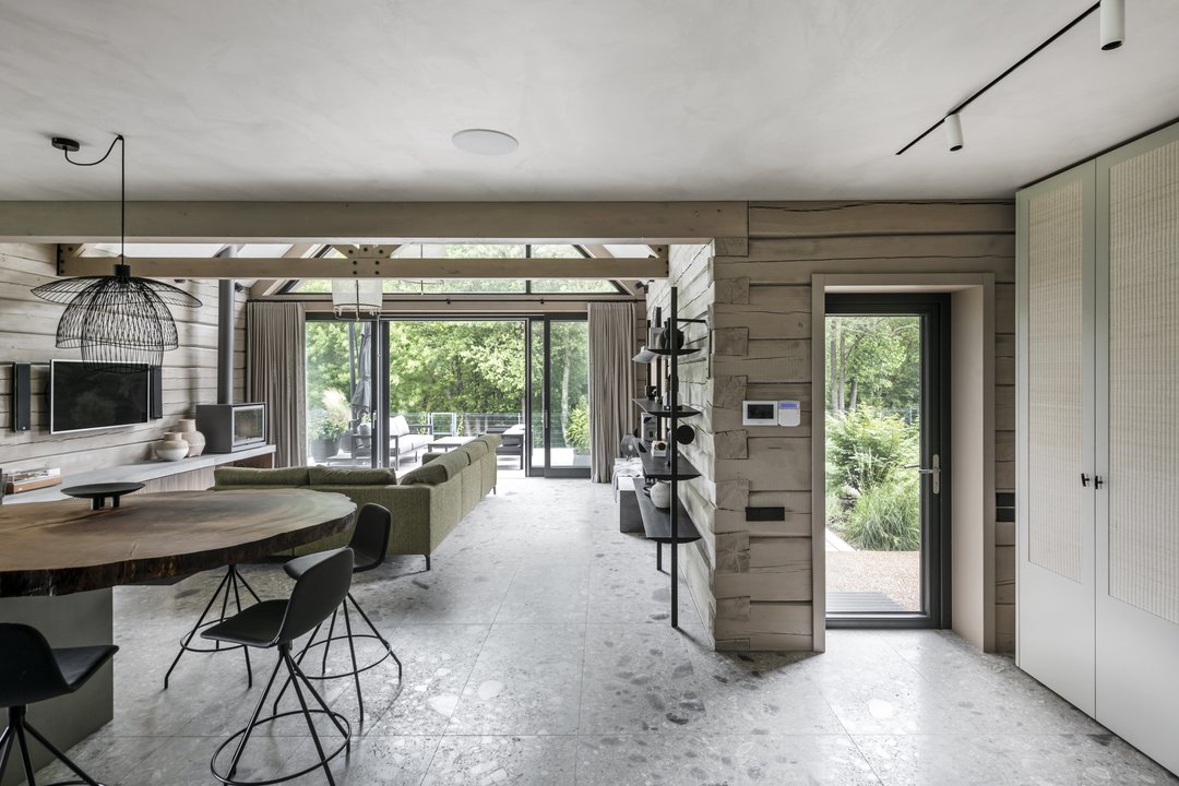 Šeimininkai atgaivino seną rąstinį namą prie Nevėžio – dabar nebesinori iš ten išvažiuoti 