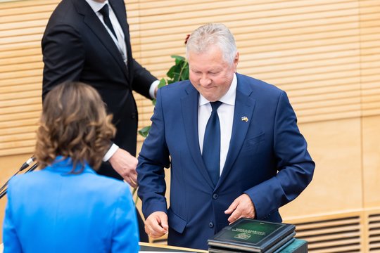 Korupcijos byloje figūruojantis konservatorius K. Starkevičius atsisako Seimo nario mandato