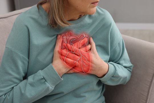 Klastinga širdies liga puola moteris net su pavyzdiniu cholesteroliu: kokie jos simptomai?