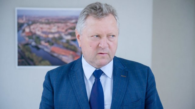 Analizuoja K. Starkevičiaus situaciją ir ką reiškia Seimo nario mandato atsisakymas: neatmeta vieno varianto