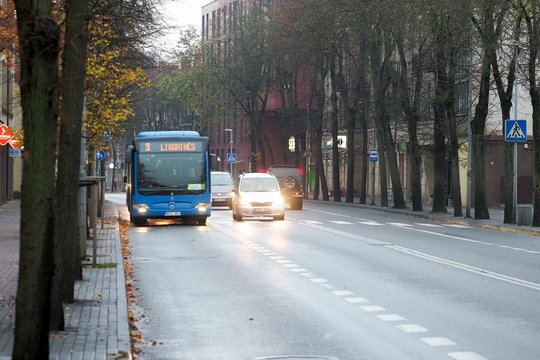 Autobuso vairuotojo komentarai supykdė gyventojus: įmonė tvirtina, kad tai – tik pokštas