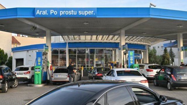 Degalų kainoms kylant akyse – vairuotojai dairosi į Lenkiją: pasiėmė net laisvą dieną