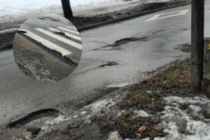 Kauniečiai pasibaisėjo kelio būkle: nuo kada toks tvarkymas?