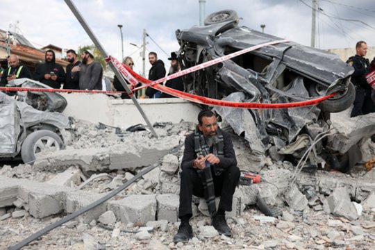 Iranas su Izraeliu keičiasi atakomis: Jeruzalėje – oro pavojus