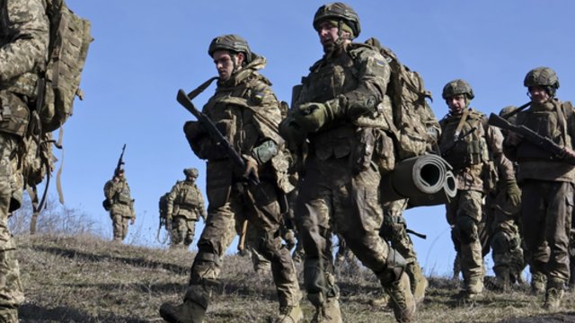 V. Zelenskis akcentuoja, kad rusai nenuleidžia rankų: ruošiasi pavasario puolimui