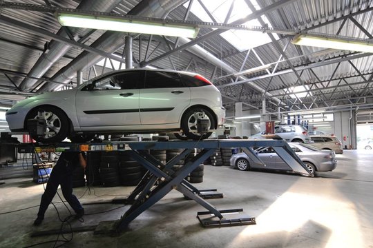 Automobilių pardavėjams kelia pyktį pirkėjus ginanti tvarka: mato ir spragą