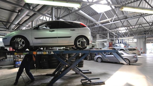 Automobilių pardavėjams kelia pyktį pirkėjus ginanti tvarka: mato ir spragą