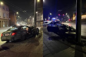 Naktinė avarija Kauno centre: „Mercedes-Benz“ įsirėžė į stulpą