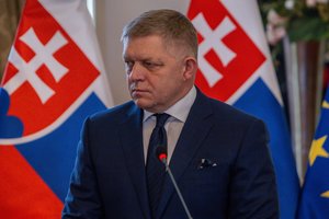 Karas Ukrainoje. Iš R. Fico – grasinimai Ukrainai: „perims estafetę“ iš Vengrijos