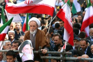 Tebesitęsiant karui su Iranu, naftos kaina viršijo 100 JAV dolerių ribą