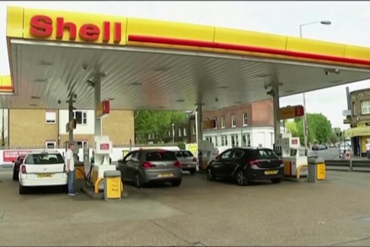 Dėl tebesitęsiančio karo Irane – rekordinis naftos kainos šuolis: tokių aukštumų nebuvo nuo 2022-ųjų