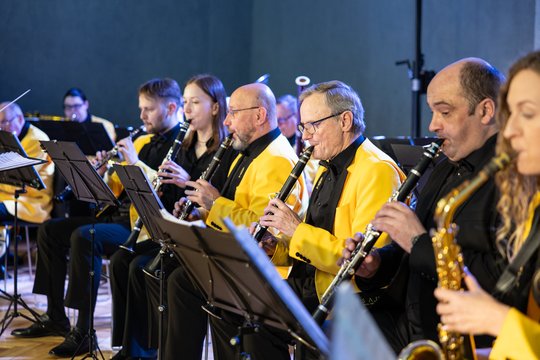 Pavasariu kvepianti bendrystė: koncertas „Lietuvaitė“ senjorus džiugino muzika ir dėmesiu 