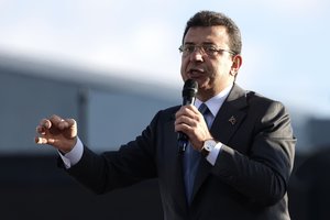 Prasideda įkalinto Stambulo mero E. Imamoglu teismo procesas