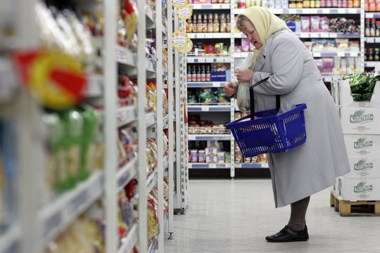 Nors pensijos didėja, vis dar stipriai atsiliekame: senjorai vos suduria galą su galu